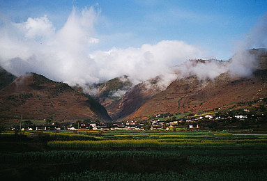 刘玥单挑三黑最经典｜“激情赛道，刘玥单挑三强，力夺冠军，谱写赛车传奇”-1