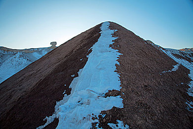 兽娘通信牛娘贝尔第一季|新能源汽车热潮下,“兽娘”风潮助力汽车行业创新升级-1