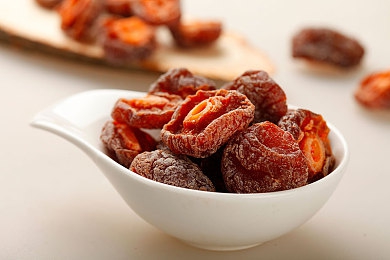 打校花屁股｜“新潮命名引热议，时尚中型轿车“打校花屁股”成新一代消费者新宠-1