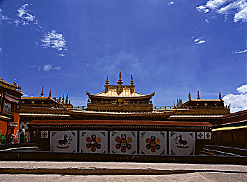 美女班主任露出奶头喂我乳我|全新SUV惊艳上市,家族设计匠心独运,智能安全续航升级-2