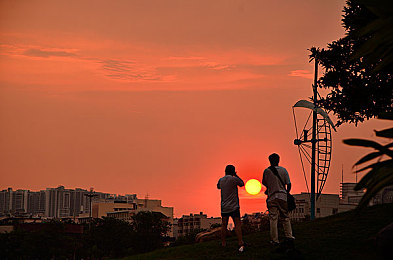 在教室隔着内裤啪啪噗呲噗呲｜“科技动感新潮驾，绿色静谧领航行”-3