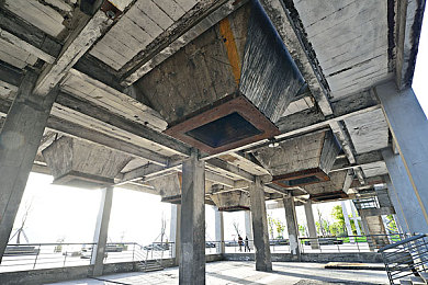 惩罚女人扒开 打屁股|女司机违规“打屁股”引关注:汽车行业不良现象亟待解决-2