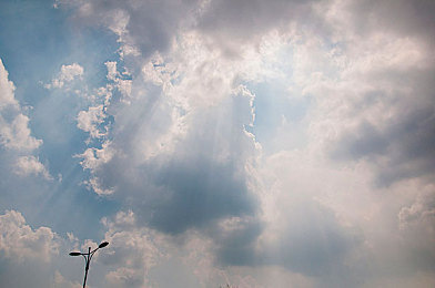 在床上打扑克牌|颠覆传统娱乐体验,“床上打扑克牌”概念车引领汽车行业新潮流-1