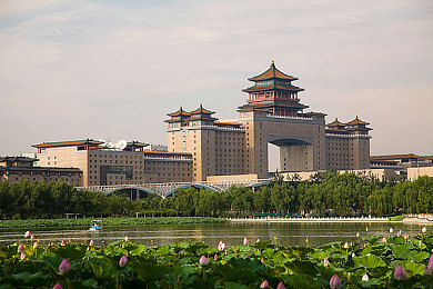 迪丽热巴被操晕|迪丽热巴试驾全新SUV感叹操控卓越,智能科技体验令人惊艳-1