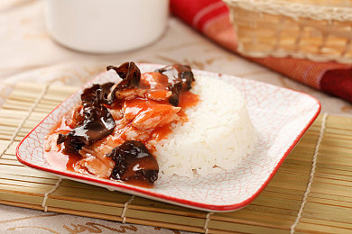 西装办公室男男激情｜全新豪华轿车亮相：时尚设计，卓越性能，引领汽车市场新潮流-2