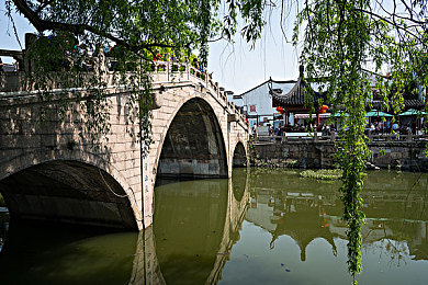 梦想三国无惨孙尚香漫画｜“古典美女孙尚香化身现代跑车女主，跨界漫画引热议，汽车文化传承与创新再掀热潮”-1