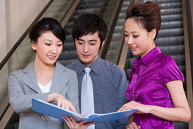 半夜把亲妺妺c高潮了的｜新能源汽车夜幕新星，亲妺妺C续航破600公里，科技与安全完美融合-2