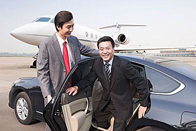 娜美被 黄漫扒衣服|“未来科技盛宴:全新概念车“娜美”惊艳亮相,引热议与期待,争议视频掀波澜”-2