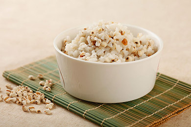 打扑克又痛又叫视频软件|“智能驾驶新体验:创新娱乐健康一体化汽车引关注,未来市场前景可期”-1