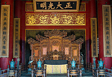 娇小枯瘦女巨大黑人迪克｜“创新概念车亮相：混合动力智能配置，未来出行惊喜无限”-2