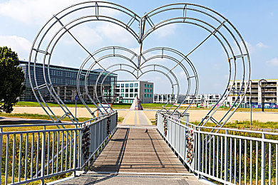 用羽毛划乳头瘙痒｜独特创意引关注，某品牌汽车以人性化设计彰显创新风采，打造未来出行新体验-1