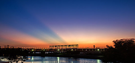 爆乳汗だく肉感巨臀｜“巨臀SUV魅力绽放：动感造型、强劲动力，引领时尚潮流新风尚”-2