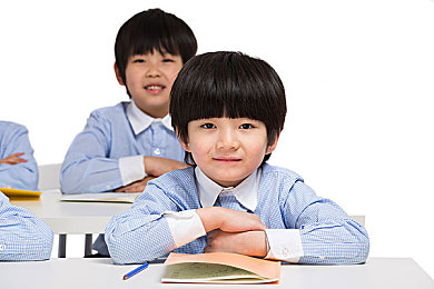 17Cc吃瓜网最新爆料新闻｜“国内高端SUV新宠来袭：家族式设计+智能科技，40-60万价格区引发热议-3