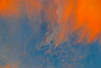 香蕉插入桃子里｜创新跨界设计，引领未来潮流：某汽车品牌颠覆传统，打造环保智能新车型-3