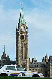 水野朝阳｜全新车型亮相：环保科技与人性化设计并重，未来汽车市场新宠儿引关注-2