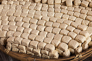 动漫二次元女生自慰｜二次元动漫争议事件引热议：商业利益与低俗倾向，青少年教育亟需加强-4