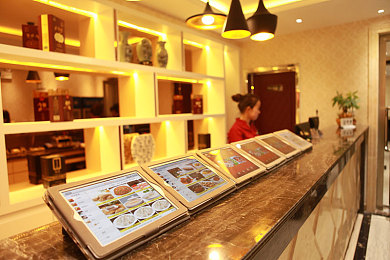 打扑克又疼又叫视频下载安装｜“智能驾驶新潮流，娱乐功能助车主缓解疲劳，汽车行业智能化变革引热议”-1