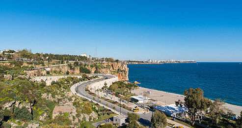 三级网曝吃瓜泄密黑料｜“知名汽车品牌新车型研发内幕曝光，内部决策引发行业热议，技术实力和市场策略备受瞩目”-1