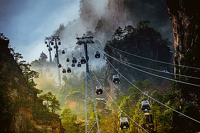 衣袖里看到大馒头｜高速行驶惊现衣袖“大馒头”，车主体验意外惊喜引热议-1