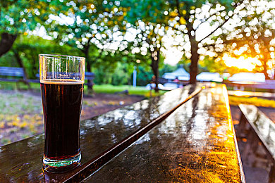 双男床上剧烈运动打扑克｜汽车文化新风尚：奇趣“床扑”大赛点燃竞技激情，创新精神助力产业升级-3