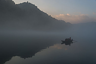 触手怪 进八重尿孔里｜“创新设计引领未来，环保动力触手可及：揭秘即将上市“八重尿孔”车型”-1