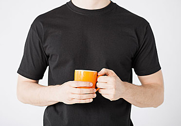 正装男办公室被老板玩｜智能绿色新篇章，汽车跨界合作迎发展机遇-2