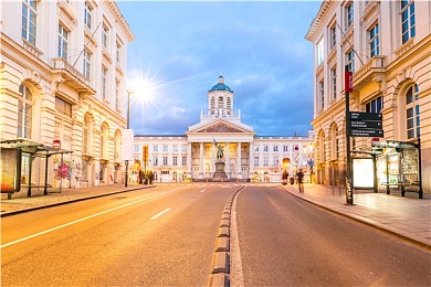 能一对一黄聊的app｜汽车行业新突破：社交软件助力车企与消费者零距离互动-1