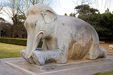 99黄色视频｜全新SUV力作惊艳登场：性能卓越、设计独特，引领汽车市场新潮流！-1