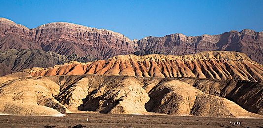 juliaann与小伙子内射｜未来科技与操控激情：JULIAANN引领年轻潮流，成为梦想座驾首选-1