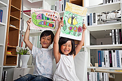 一女被两男吃奶玩|奶瓶车设计独特故事感人,性能出色引关注,成汽车市场新宠-2