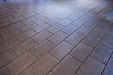 双手攀上两座山峰|某知名汽车品牌双峰齐攀,动力智能环保三合一创领未来驾乘体验-3