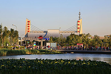 女超人满天星版麦乐迪马克斯|星际魅力,科技驾驭——探寻未来座驾之秘-1