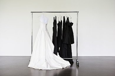 18岁禁止下载软件|新规出台,汽车软件市场细分与创新加速,未成年人保护与消费者权益双重保障-1