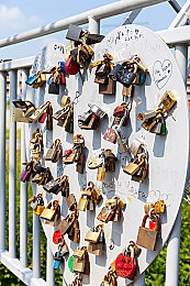 99热只有精｜匠心独运，驰骋未来——99热引领科技潮流，打造无与伦比的驾驶盛宴-3