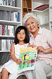 两个人打扑克剧烈运动｜激情对决，扑克挑战：特斯拉Model S车手以卓越表现夺汽车赛事冠军，展现驾驶乐趣与竞技魅力-3