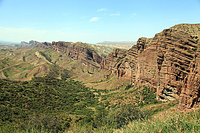 女高中打屁股 网站|新能源汽车产销量激增,独特设计引发热议,前景广阔:科技环保新潮流-2