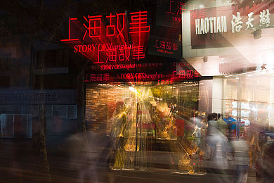 双人打扑克剧烈运动｜速度激情碰撞智慧头脑，汽车赛事创新“双人扑克挑战”引热议-1