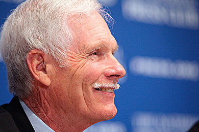 五月天婷婷丁香花｜五月春光里，婷婷丁香花汽车亮相，优雅外观配科技内饰，高效动力安全无忧，引领汽车新潮流-1