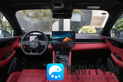 10万级选车 反转了!领克 03:燃油车也有 Flyme Auto,通勤超省心-1