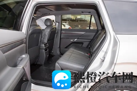 东风奕派2026款eπ008增程超阔版五座：家庭用车优选-1