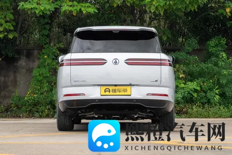 腾势N8L评测:从空间到细节,都让人觉得舒心,适合带家人出行-3