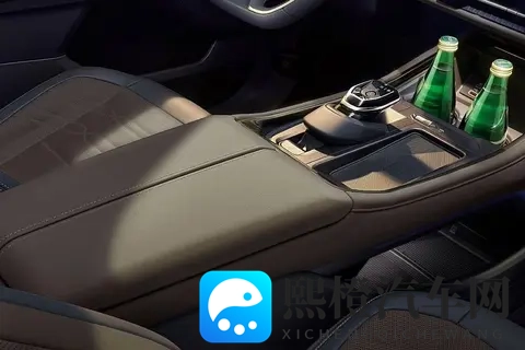 福特巨型跨界SUV车型仅提供混合动力版本,这款配备全轮驱动系统-2