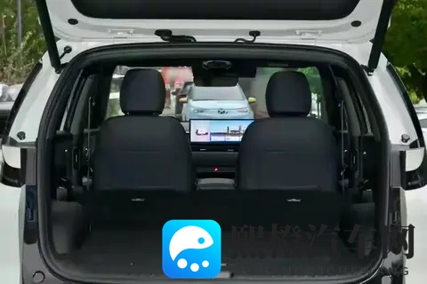 女人和公牛在野外躁麻了：女性与公牛野外激情失控-3