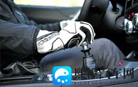 绿灯不走、故意堵车是违法行为，“闯绿灯”同样属于交通违法-1