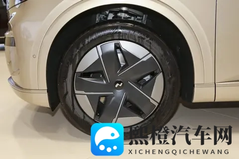 20万级家庭SUV怎么选？乐道L90大空间+灵活补能适配日常-3