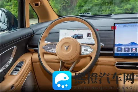 华为乾崑+鸿蒙座舱,试驾26款岚图梦想家,全能MPV实至名归-1