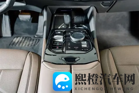 男生困困塞女生困困:汽车选购攻略:速度与舒适兼顾,打造情侣专属座驾-2