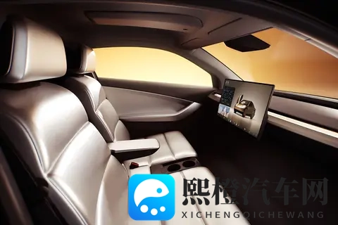 18万买辆没方向盘的Cybercab，你敢坐吗？-3