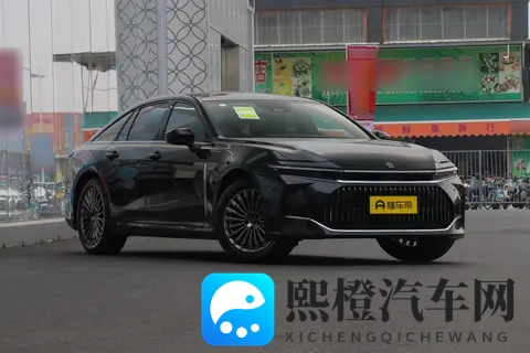 全新标识尽显尊崇 超级AI增程吉利银河 V900首秀-1