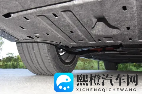 岚图泰山携国产首发三腔空悬重塑豪华SUV价值标准-1